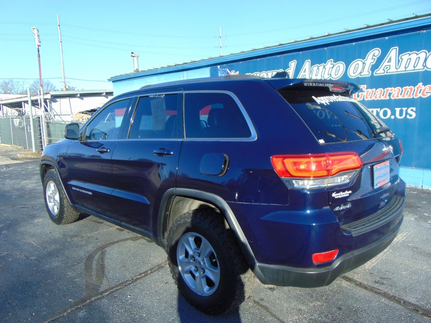 2014 Blue Jeep Grand Cherokee (1C4RJFAG5EC) with an V6 Flex Fuel 3.6 Liter engine, Automatic, 8-Spd transmission, located at 2105 Dixie Hwy, Louisville, KY, 40210, (502) 772-3333, 38.220932, -85.795441 - Photo#18